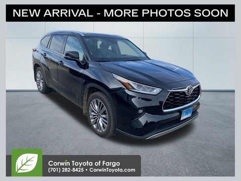 Used 2022 Toyota Highlander Platinum AWD/4WD image 1