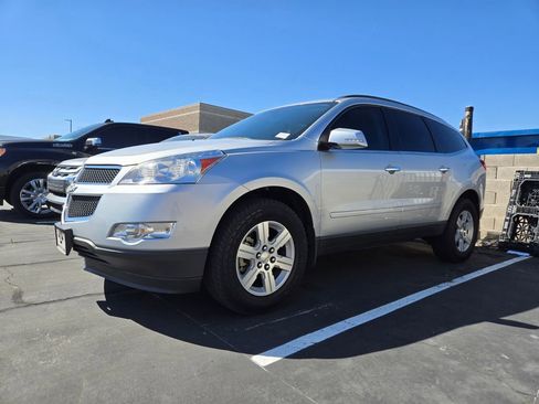 Used 2011 Chevrolet Traverse LT w/ Personal Connectivity Package image 2