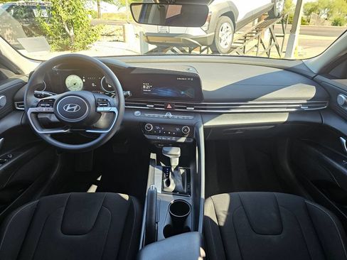 Used 2024 Hyundai Elantra SEL FWD image 15