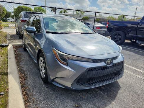 Used 2021 Toyota Corolla LE image 3