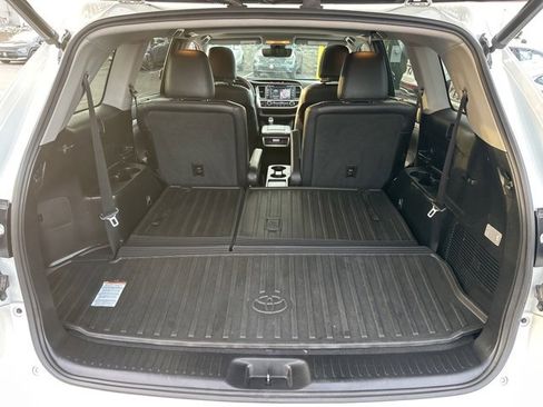 Used 2019 Toyota Highlander XLE image 47