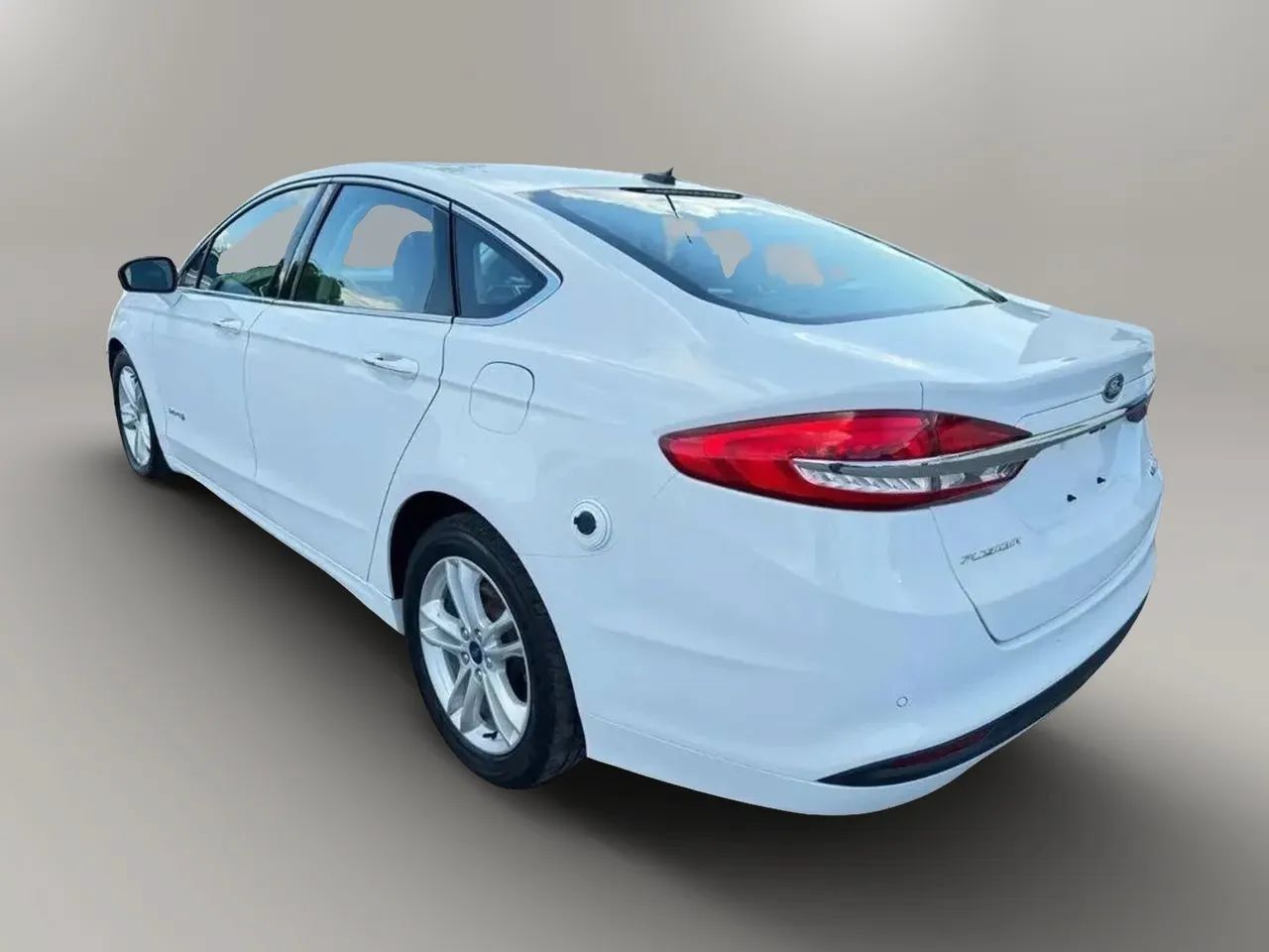 Used 2018 Ford Fusion SE w/ Equipment Group 602A FWD image 4