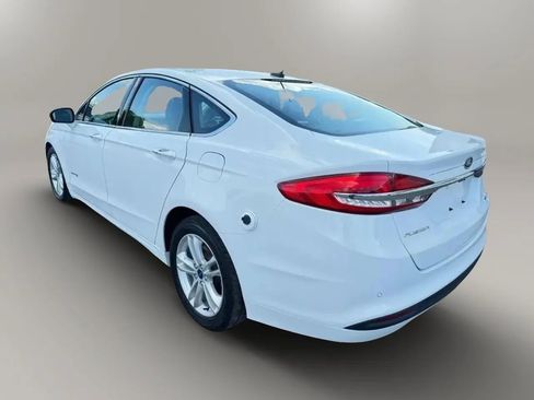 Used 2018 Ford Fusion SE w/ Equipment Group 602A FWD image 4