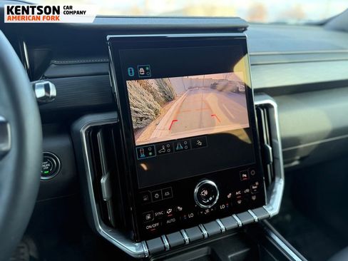 Used 2025 GMC Acadia Elevation w/ Elevation Premium Package image 32