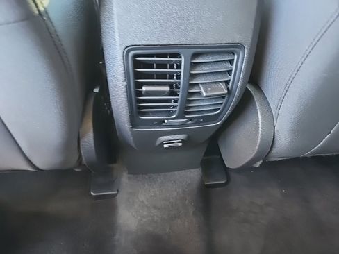 Used 2019 Ford Escape SE image 15