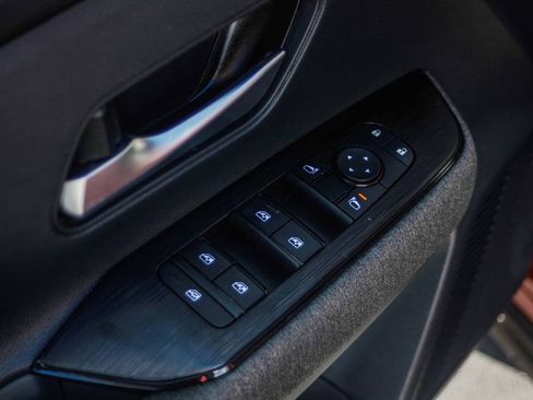 Certified 2025 Nissan Kicks SV image 24