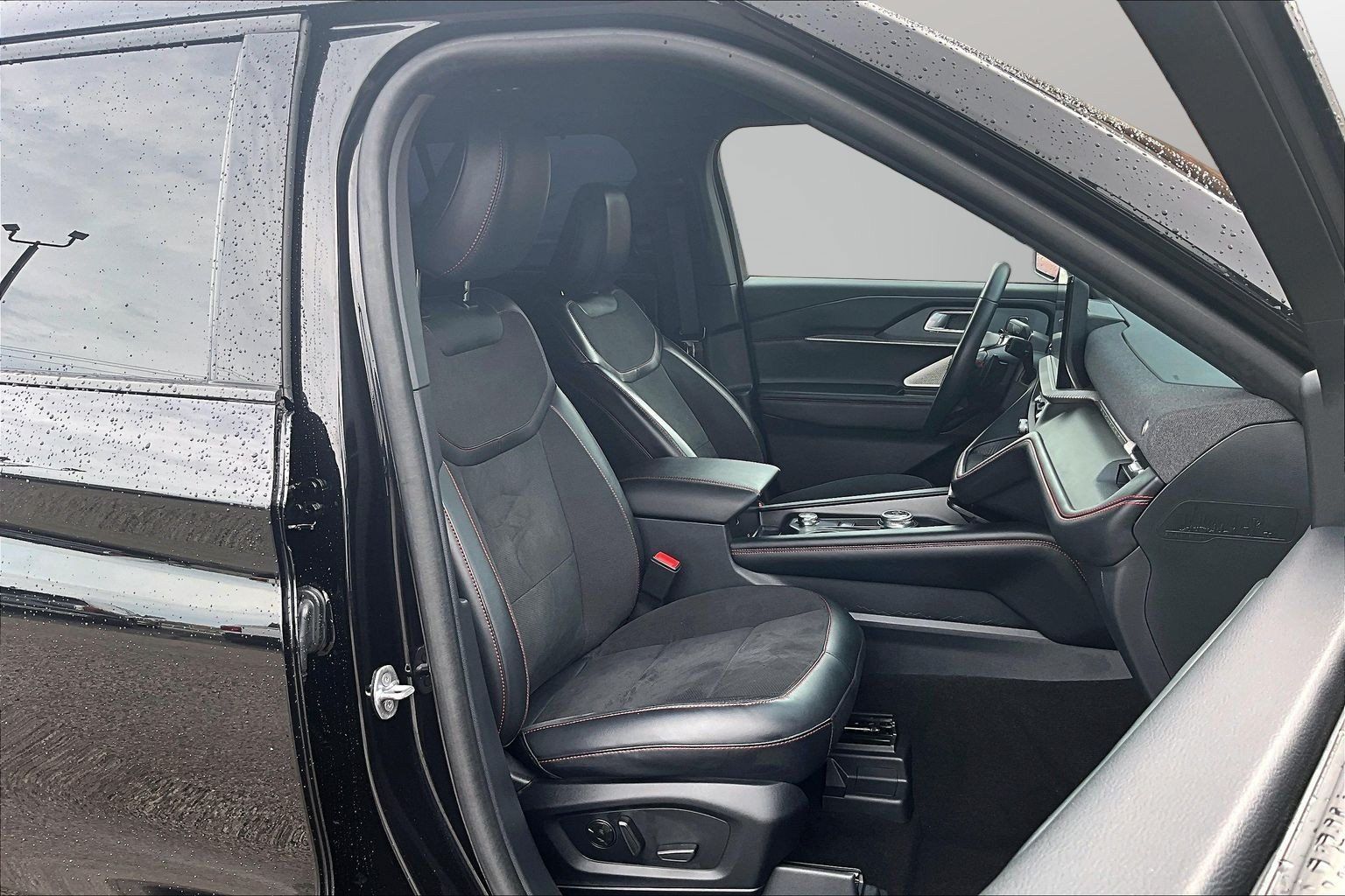 Used 2025 Ford Explorer ST RWD image 7