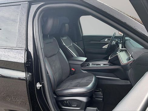 Used 2025 Ford Explorer ST image 7