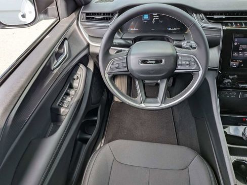 New 2026 Jeep Grand Cherokee L Laredo image 16