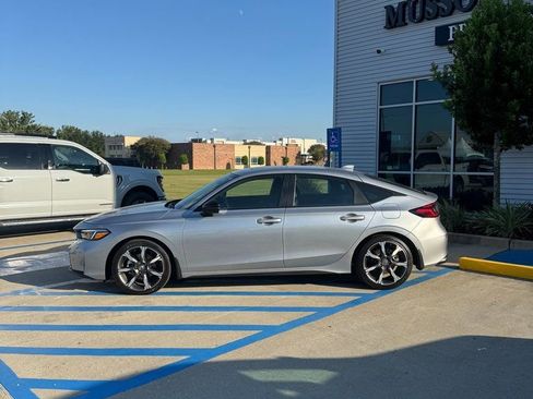 Used 2025 Honda Civic Sport Touring image 3