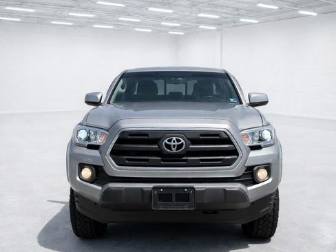 Used 2017 Toyota Tacoma SR5 w/ Tow Package image 3