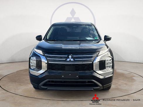 New 2026 Mitsubishi Outlander ES image 8