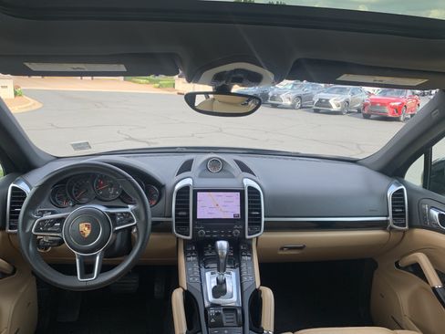 Used 2018 Porsche Cayenne Platinum Edition AWD/4WD image 5