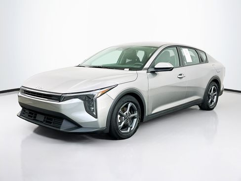 Used 2025 Kia K4 FWD image 3