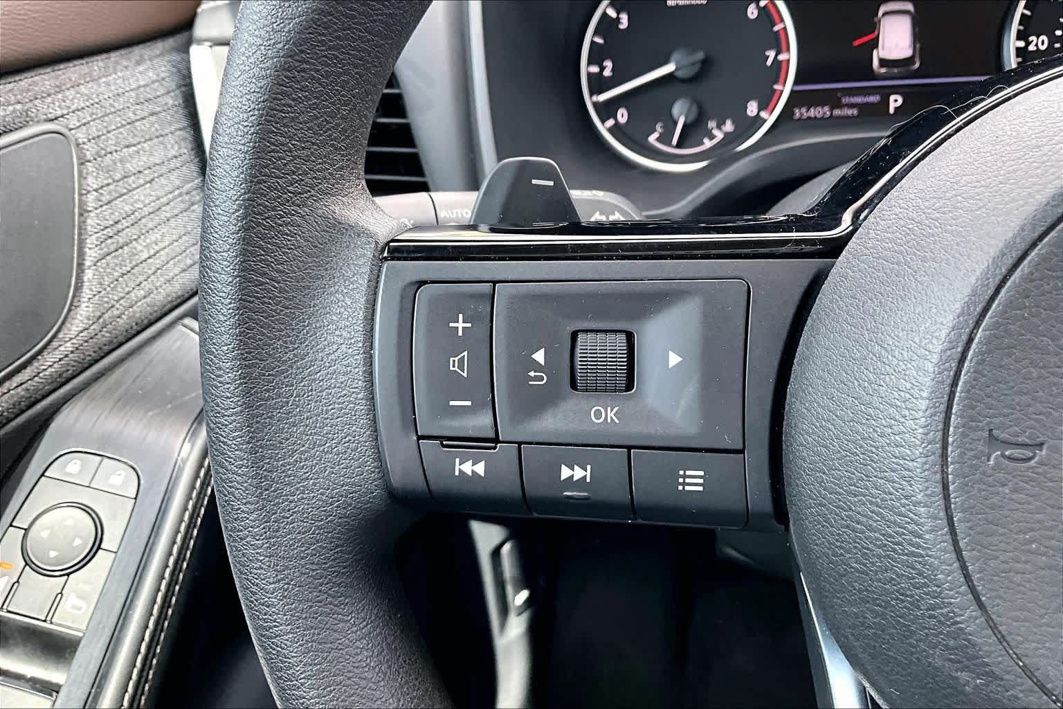 Used 2023 Nissan Rogue SV FWD image 42