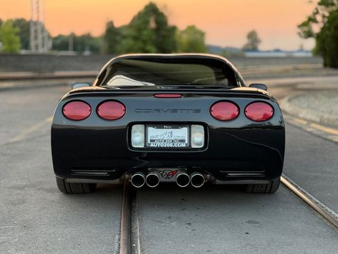 Used 1998 Chevrolet Corvette Coupe w/ Memory Pkg RWD image 4