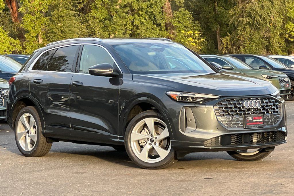 Certified 2025 Audi Q5 Premium Plus AWD/4WD image 2