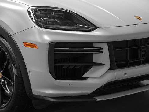Certified 2025 Porsche Cayenne Turbo GT AWD/4WD image 22