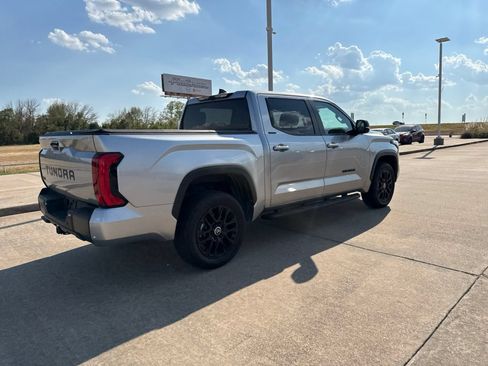 Used 2024 Toyota Tundra Limited AWD/4WD image 11