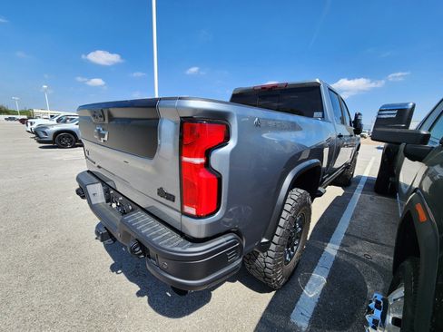 Used 2025 Chevrolet Silverado 2500 ZR2 w/ ZR2 Bison Edition image 4