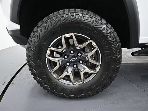 Used 2026 Chevrolet Colorado ZR2 AWD/4WD image 9