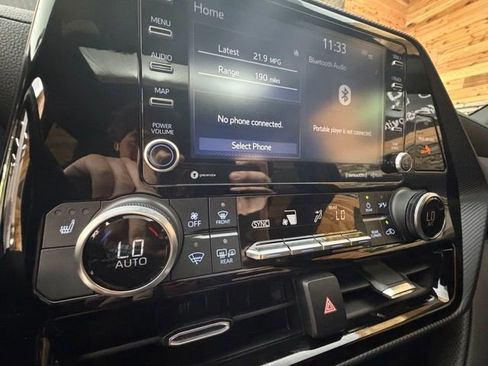Used 2022 Toyota Highlander XSE AWD/4WD image 25