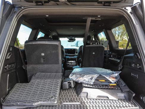 Used 2022 Jeep Wagoneer Series III w/ Premium Group I AWD/4WD image 24