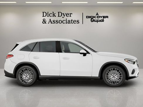 Used 2026 Mercedes-Benz GLC 300 image 4