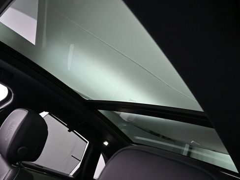 Certified 2026 Porsche Macan AWD/4WD image 11