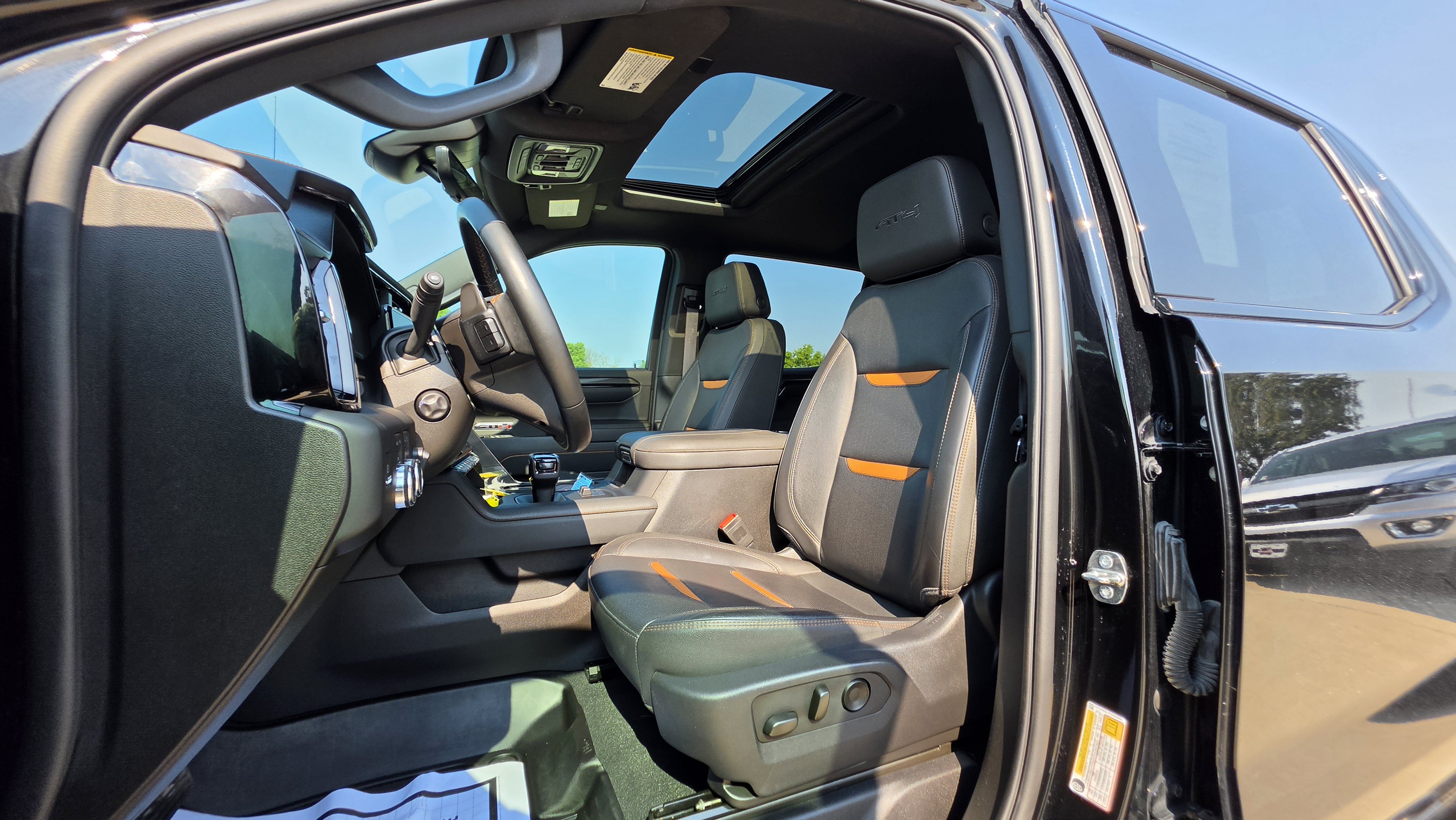 Certified 2023 GMC Sierra 1500 AT4 w/ Technology Package AWD/4WD image 13