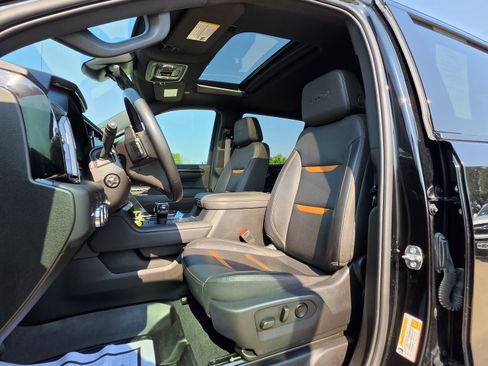 Certified 2023 GMC Sierra 1500 AT4 w/ Technology Package AWD/4WD image 13
