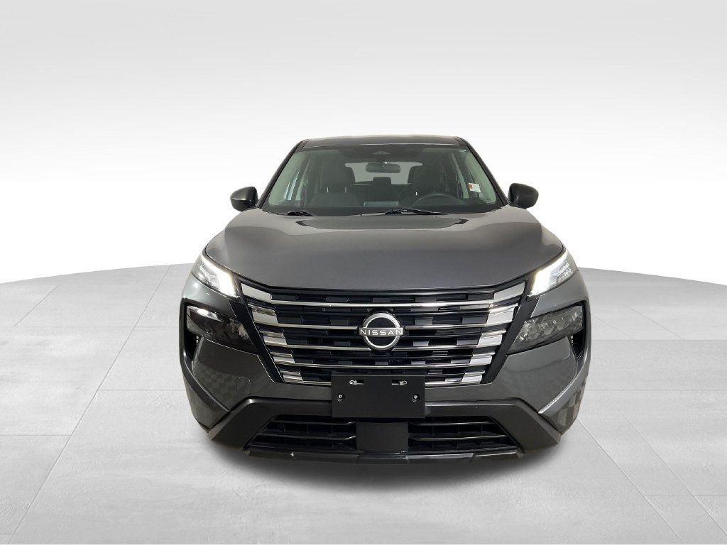 Used 2024 Nissan Rogue S AWD/4WD image 3