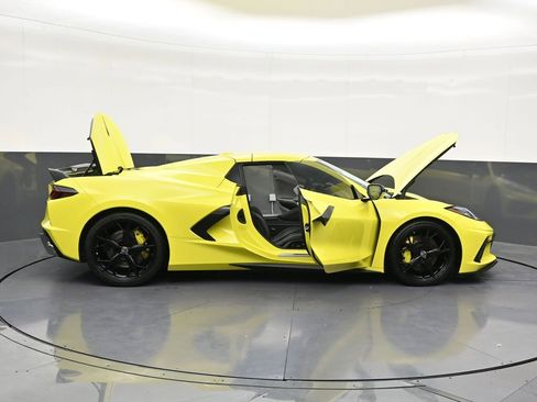 Used 2022 Chevrolet Corvette Stingray Preferred Conv w/ Z51 Performance Package RWD image 33