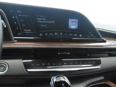 Used 2024 Cadillac Escalade ESV Premium Luxury Platinum image 24