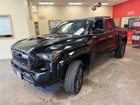 Used 2024 Toyota Tacoma TRD Sport w/ TRD Sport Upgrade Package AWD/4WD image 3