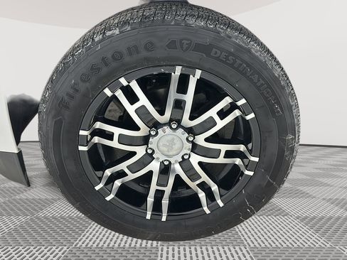 Used 2018 GMC Yukon SLT w/ Open Road Package image 32