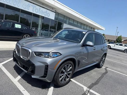 Used 2024 BMW X5 xDrive50e w/ M Sport Package AWD/4WD image 3