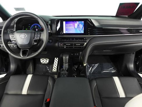 Used 2025 Toyota Camry SE FWD image 24