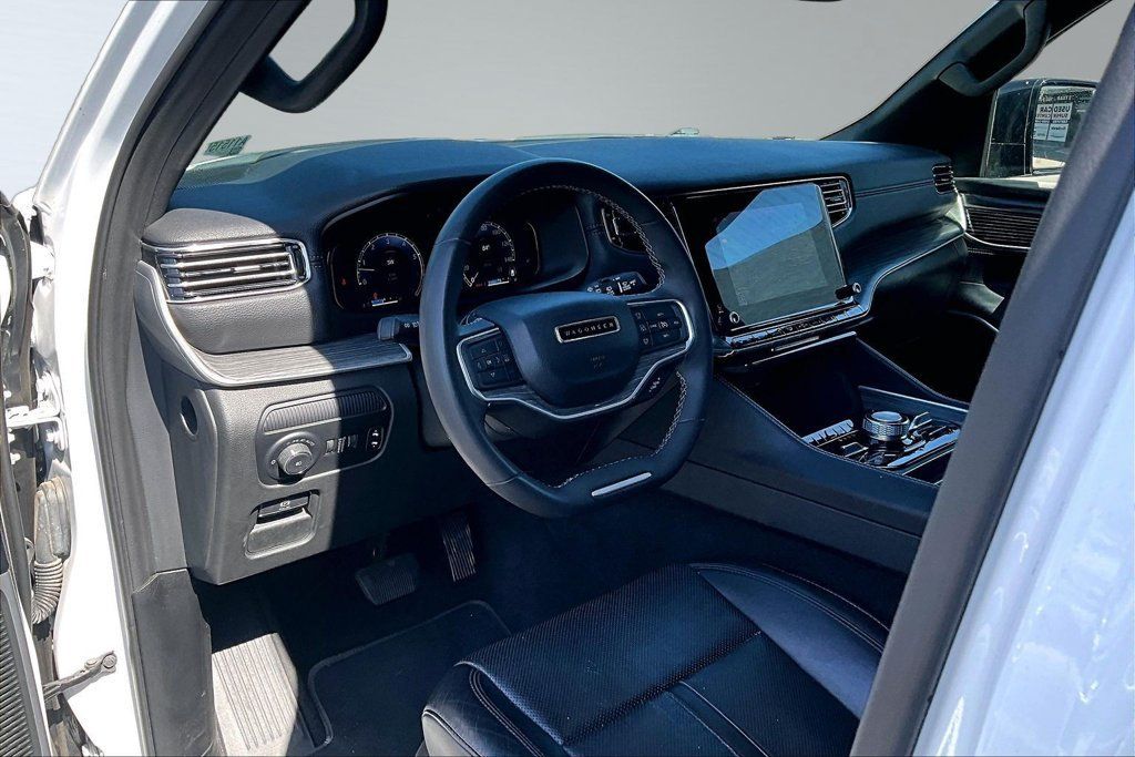 Certified 2024 Jeep Wagoneer L Series III w/ Flexible Seating Group AWD/4WD image 4