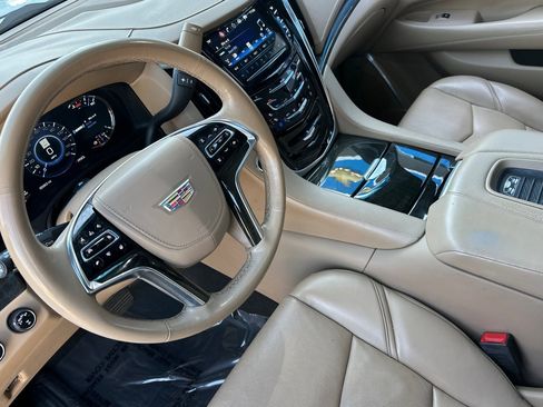 Used 2020 Cadillac Escalade ESV Platinum image 11