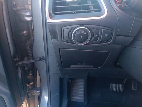 Used 2023 Ford Edge SEL image 14