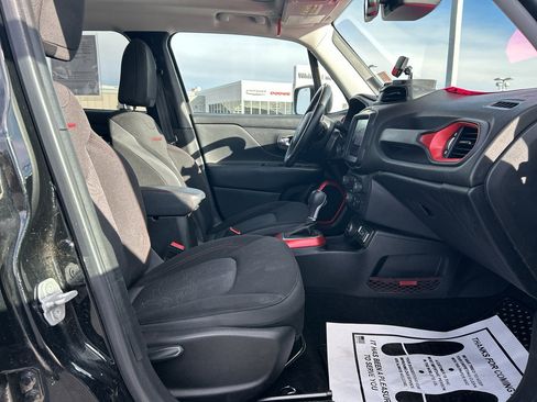 Used 2018 Jeep Renegade Trailhawk w/ UConnect 8.4 Nav Group image 13