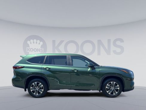 Used 2024 Toyota Highlander XLE AWD/4WD image 10
