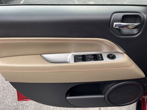 Used 2016 Jeep Compass Latitude image 16