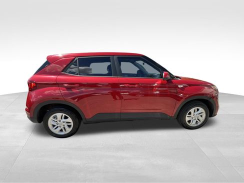 Used 2021 Hyundai Venue SE FWD image 4