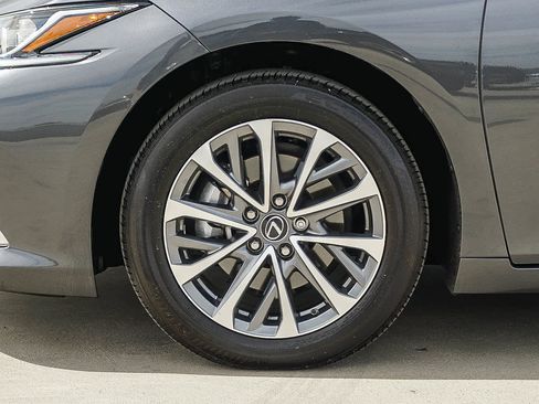 Used 2025 Lexus ES 350 w/ Accessory Package (Z2) FWD image 9