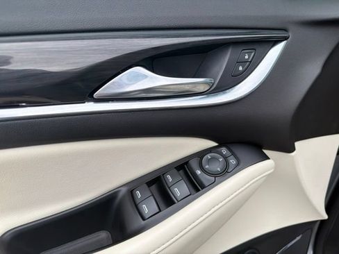 Used 2023 Buick Enclave Essence FWD image 13