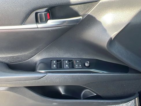 Used 2019 Toyota Camry SE image 22