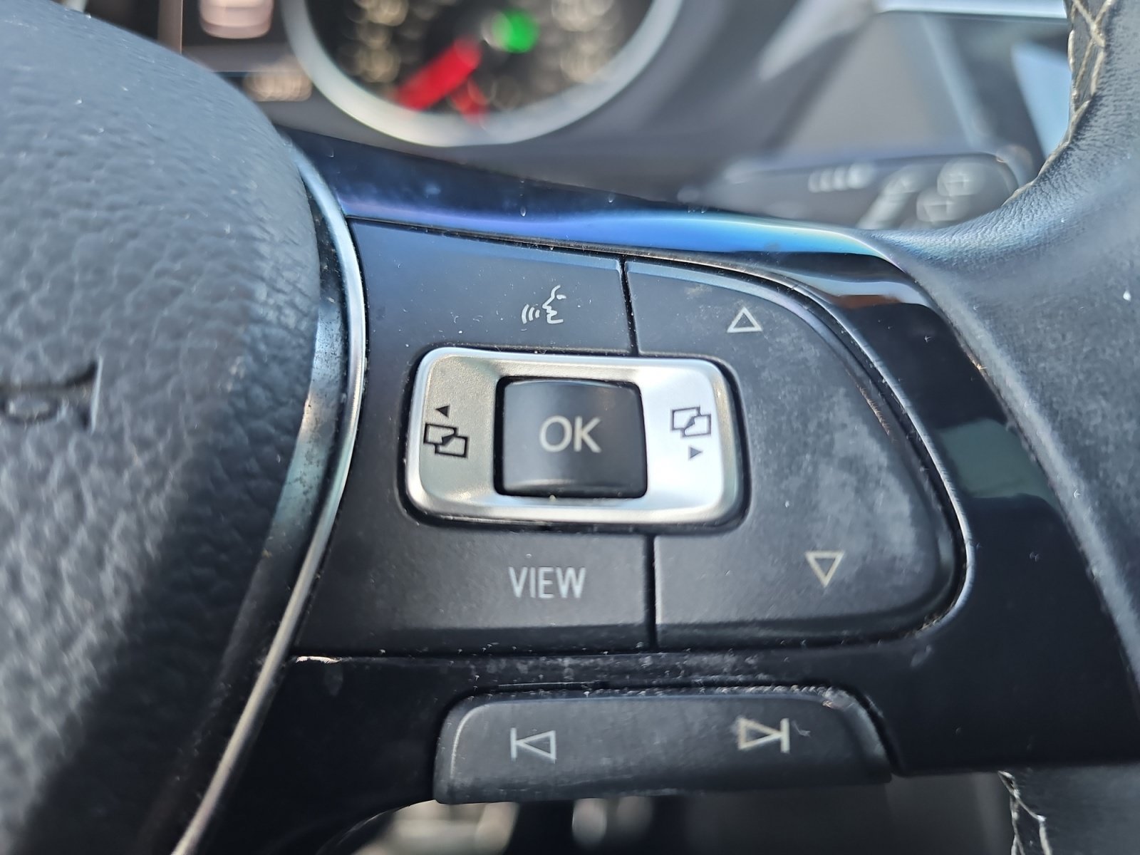 Used 2021 Volkswagen Tiguan SE R-Line AWD/4WD image 25