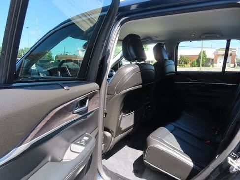 Used 2023 Jeep Grand Cherokee Limited w/ Luxury Tech Group II AWD/4WD image 22